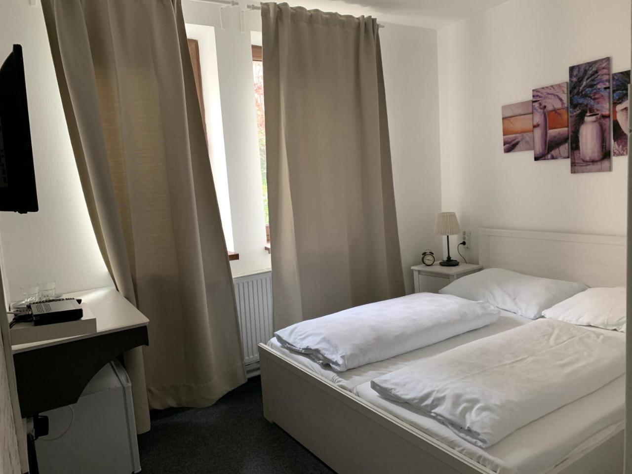 Penzion Holiday Trnava Exterior foto