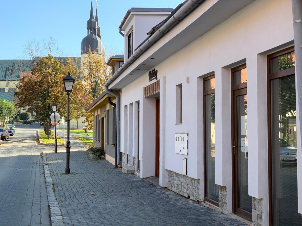 Penzion Holiday Trnava Exterior foto