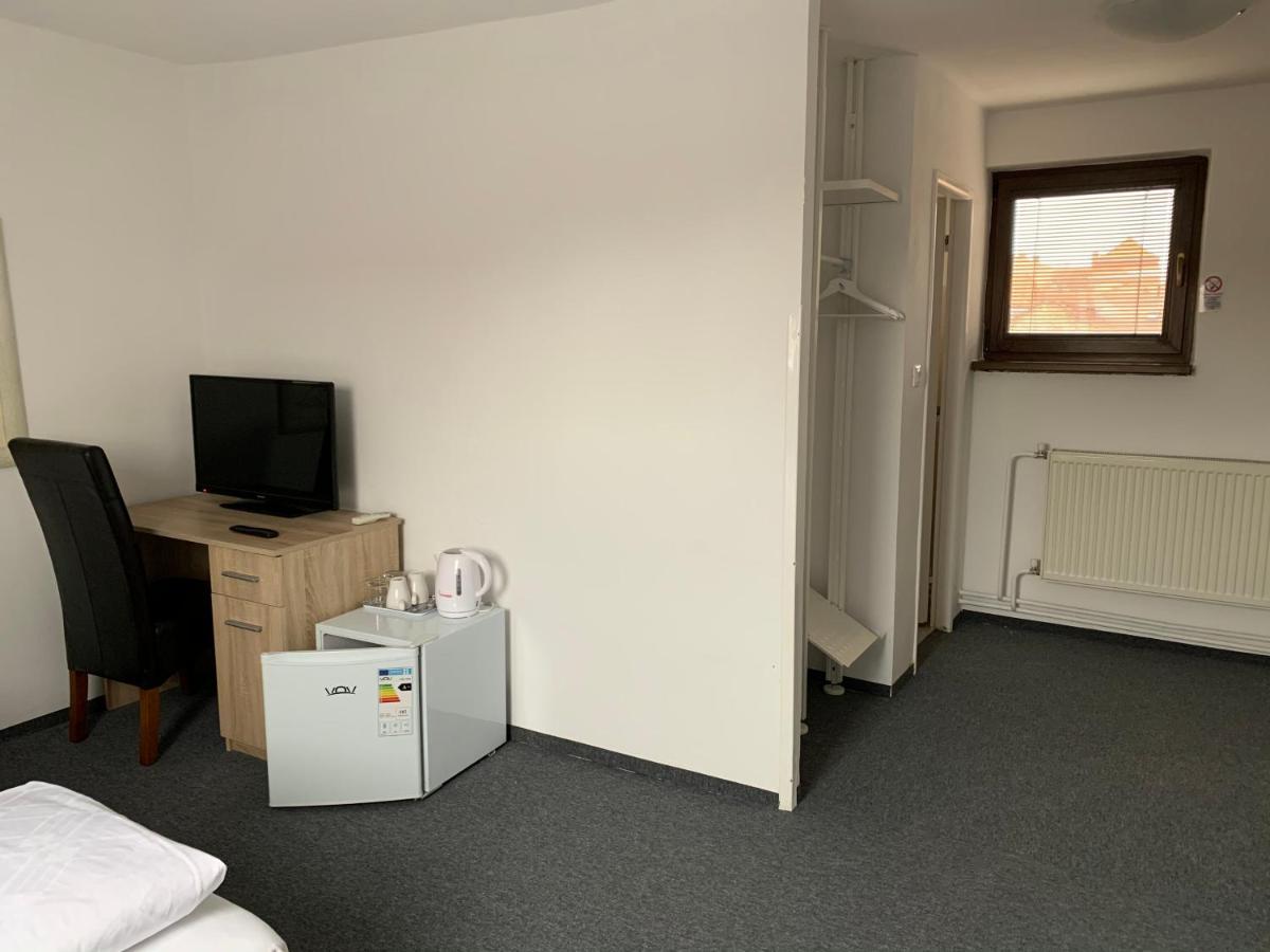 Penzion Holiday Trnava Exterior foto