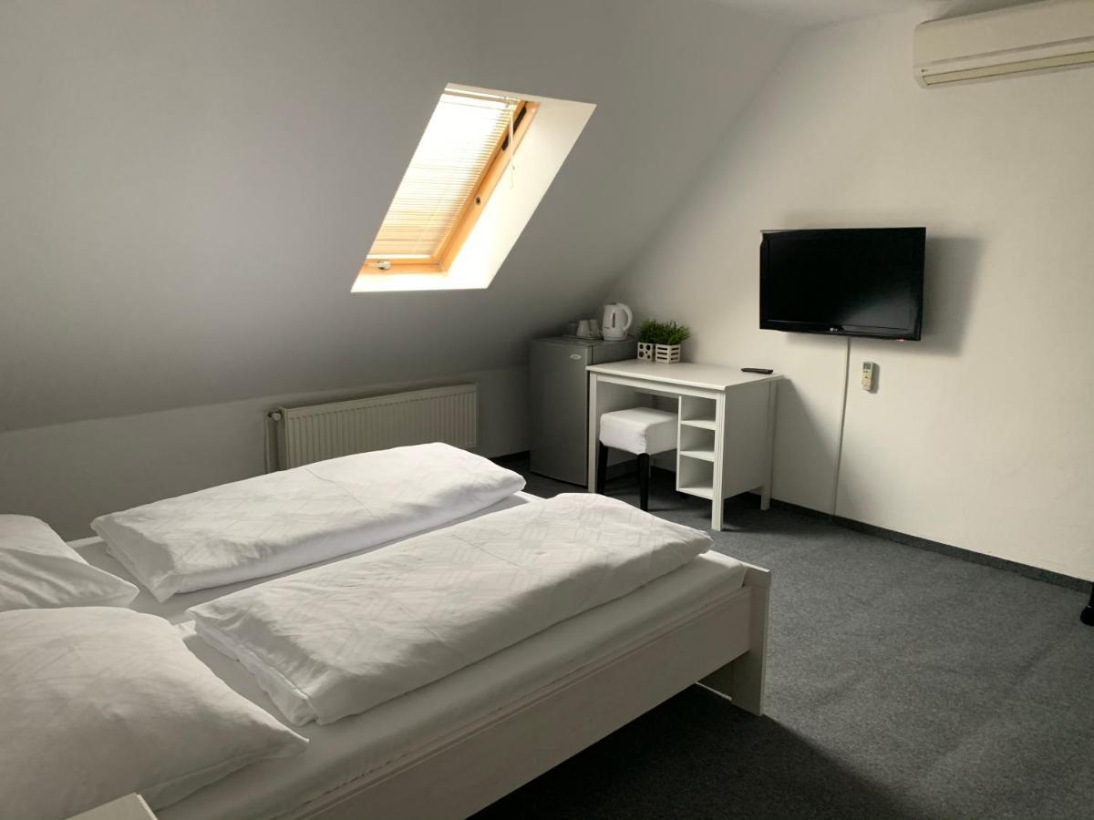 Penzion Holiday Trnava Exterior foto